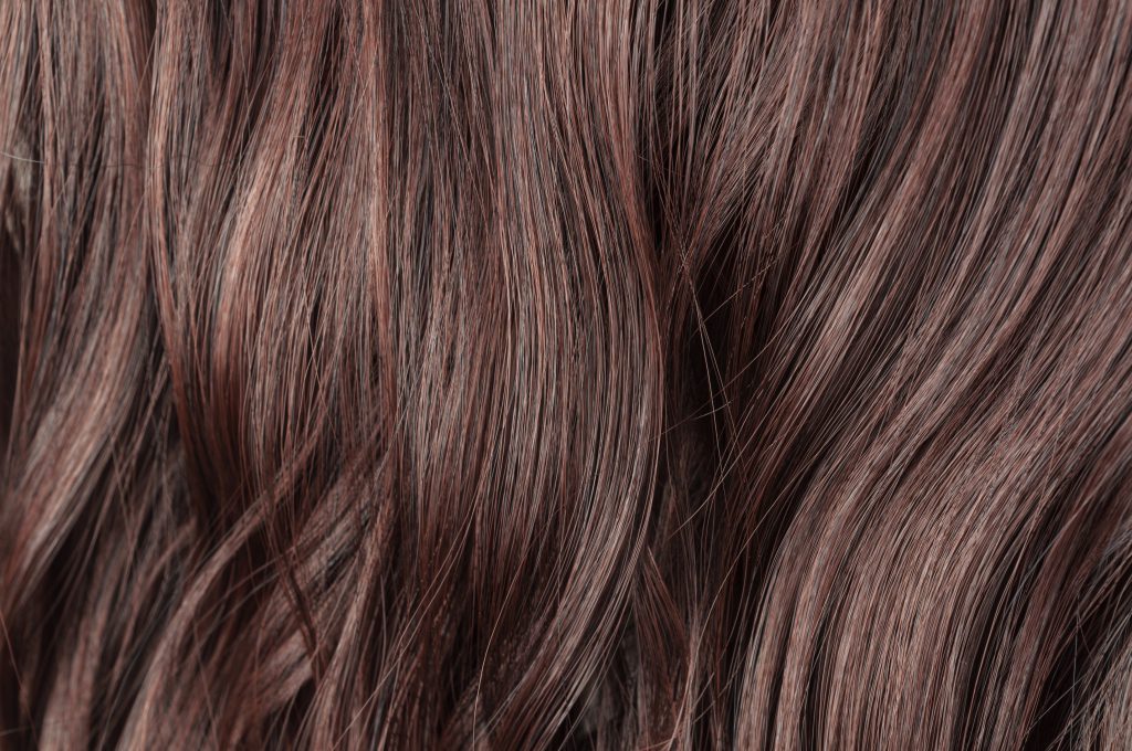 Domowa metamorfoza włosów na święta – jak wybrać właściwą farbę do włosów?